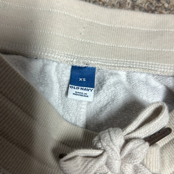 Bundle of 2 Joggers pants Girls. - Picture 2 of 3